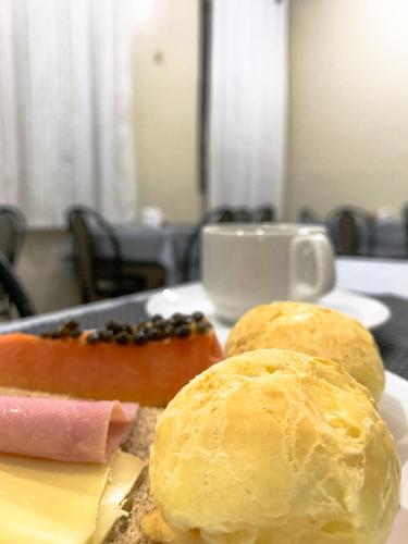 ホテルの敷地内または近くでの食事または食べ物