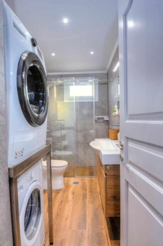 a bathroom with a washing machine and a washer at Stratos House 2BR Parking near CorfuTown in Alepou
