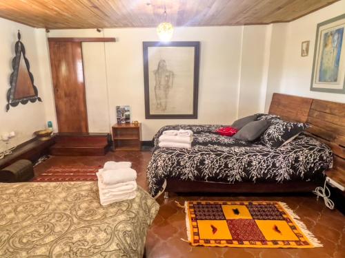 a bedroom with a bed and a rug at Campground Hostal La Bonanza Chez Kika in Piendamó