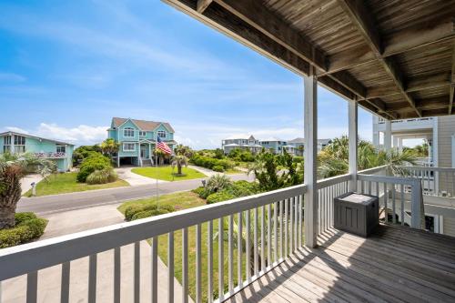 Μπαλκόνι ή βεράντα στο Clear For Take Off by Oak Island Accommodations