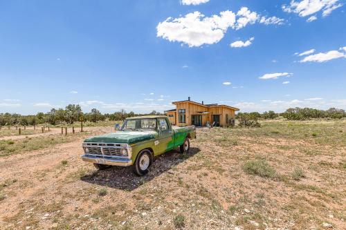 a green truck parked in front of a house at The Grand Canyon Headquarters in Valle