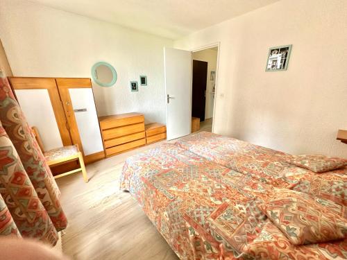 a bedroom with a bed and a dresser at T2 spacieux lumineux TIGNES VAL CLARET in Tignes