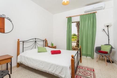 Ένα ή περισσότερα κρεβάτια σε δωμάτιο στο Yiangos House