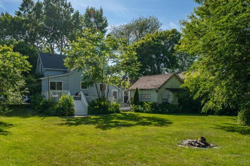 a white house with a yard with a house at Town & Trail - Walkable Wellington Charmer in Wellington