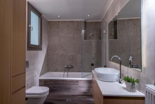 Bathroom sa Leon Luxury Home in Rethymno