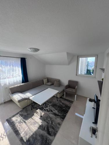 Гостиная зона в Cherry Apartments
