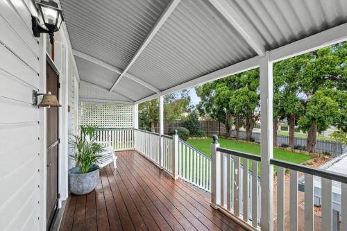 a porch with a white roof and a wooden deck at Belle Vue Cottage - East Toowoomba in Toowoomba