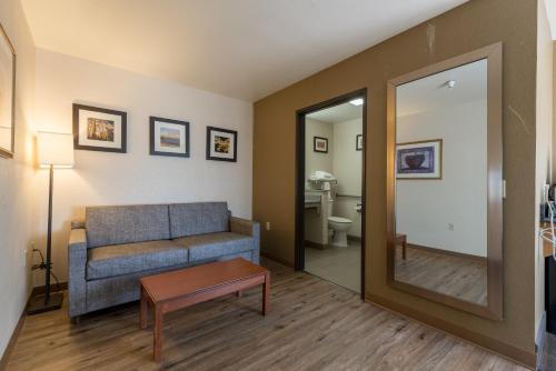 a living room with a couch and a mirror at Comfort Inn & Suites Alamosa in Alamosa