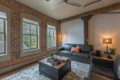 708 Main St Unit 5にあるシーティングエリア
