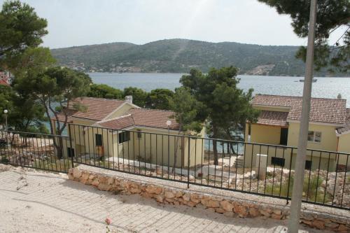 Apartments by the sea Rogoznica - 3098