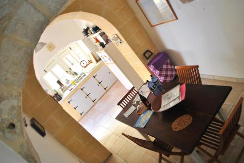 an overhead view of a kitchen and a dining room at Dar Ghax-Xemx Farmhouse in Victoria