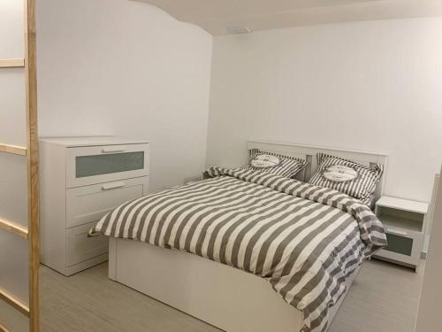 En eller flere senge i et værelse på Charming intim apartment in Paris South