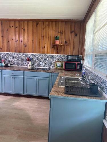 Gallery image of Cozy home, King bed, 3 bedrooms,close to downtown beaches towncenter in Jacksonville