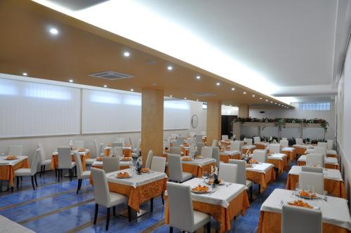 Hotel Porta Rosaにあるレストランまたは飲食店