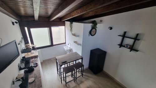a room with a table and chairs and a window at ILBaccone23 in Mesagne