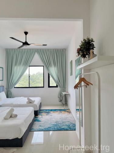 Кровать или кровати в номере Homeseek, Spacious and Cozy Apartment in Kuala Terengganu