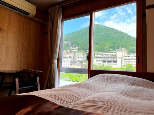 Nespecifikovaný výhled na hory nebo výhled na hory při pohledu z hotelu
