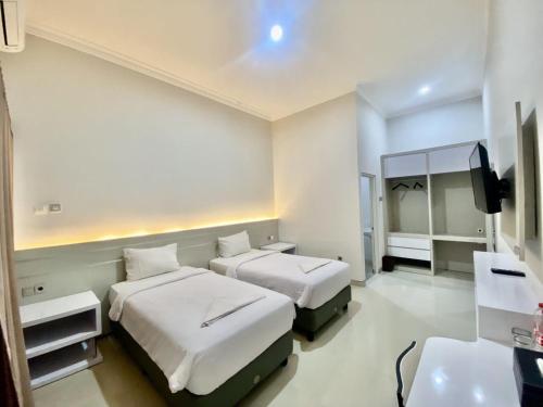 Ένα ή περισσότερα κρεβάτια σε δωμάτιο στο El Malik hotel Sumenep