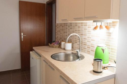 O bucătărie sau chicinetă la Meli Apartment