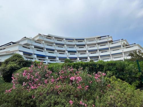 Το κτήριο όπου στεγάζεται  το διαμέρισμα