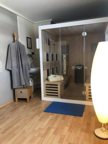 a bathroom with a large glass shower in a room at Ferienwohnung Eifel-Roedis in Blankenheim