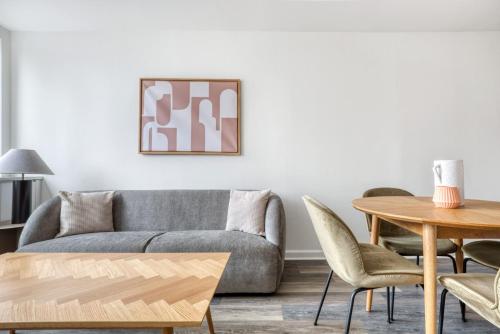 Φωτογραφία από το άλμπουμ του Midtown West 2br w doorman gym wd nr Times Sq NYC-1068 στη Νέα Υόρκη