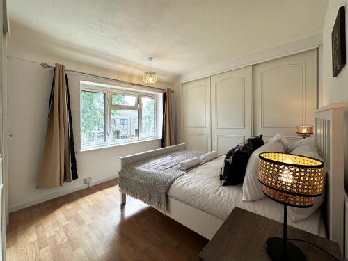 A bed or beds in a room at Maria's House in East London