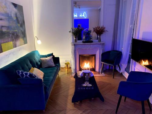 Central Paris Elegant Apartment with Air Conditioning near Eiffel Tower & Invalides