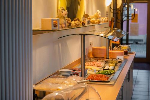 Makanan di atau berdekatan hotel
