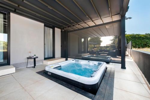 a jacuzzi tub in the middle of a patio at Luxury Residence Levante in Rovinj