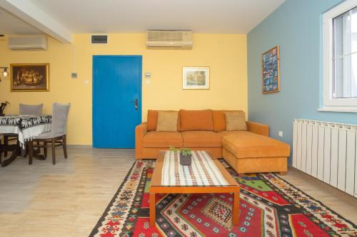 a living room with a couch and a table at Pansion Pirat in Petrcane