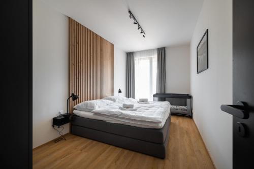 Una cama o camas en una habitación de Apartmány Florián