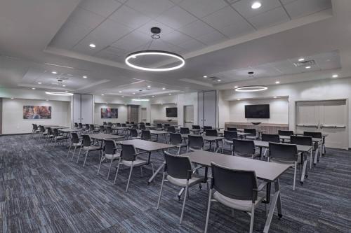 a classroom with tables and chairs in a room at TownePlace Suites by Marriott Dallas DFW Airport North/Irving in Irving