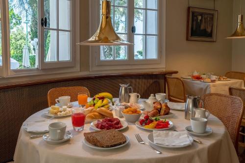 a table with breakfast food on it in a restaurant at Hotel Villa Mabapa in Venice-Lido