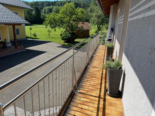 Balkón nebo terasa v ubytování Ferienwohnung Kaltenleitner