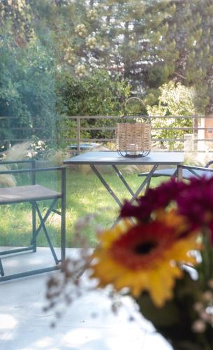 Μπαλκόνι ή βεράντα στο Osiris - cozy sea walk lodge with private garden