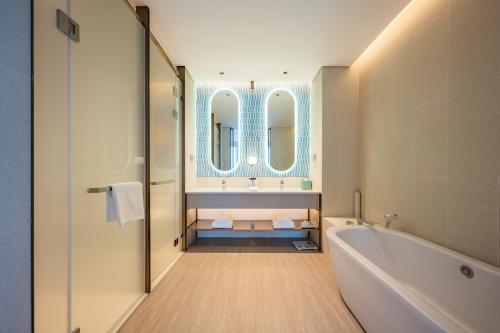 Ένα μπάνιο στο EVEN Hotels Shanghai Expo by IHG