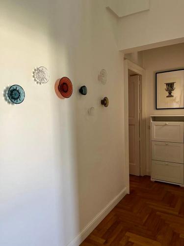 a white room with plates on the wall at La Dimora dei Pumi Verdi in Manduria
