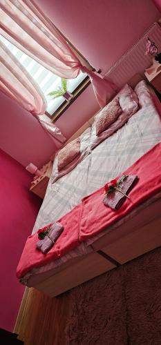 Postel nebo postele na pokoji v ubytování Pokoje u Kasi i Marcina