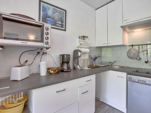 Photo de la galerie de l'établissement Studio lumineux 4 pers à 150m des pistes avec balcon et vue montagne - FR-1-400-111, à Eaux-Bonnes