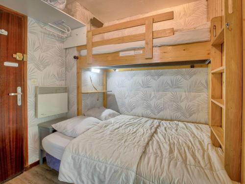 Photo de la galerie de l'établissement Studio lumineux 4 pers à 150m des pistes avec balcon et vue montagne - FR-1-400-111, à Eaux-Bonnes