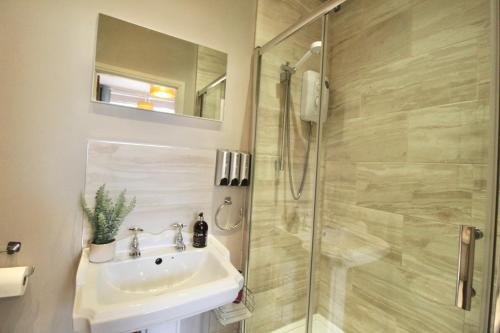 a bathroom with a sink and a shower at Stunning Central City Apartment in Nottingham