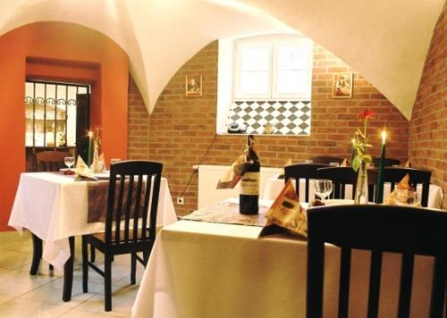a restaurant with two tables and two bottles of wine at Pałac Pawłowice in Gorz