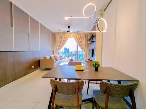 Ruang duduk di Kenwingston Platz Signature Suites by Manhattan Group
