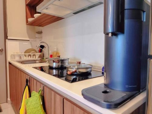 Dapur atau dapur kecil di Kenwingston Platz Signature Suites by Manhattan Group