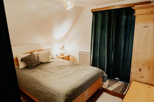 Postel nebo postele na pokoji v ubytování DEMETER Guesthouse FOX Siclod