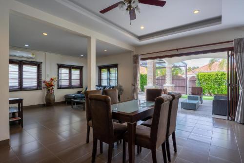 a dining room with a table and chairs at Unforgettable Holiday Experience in Hua Hin in Hua Hin