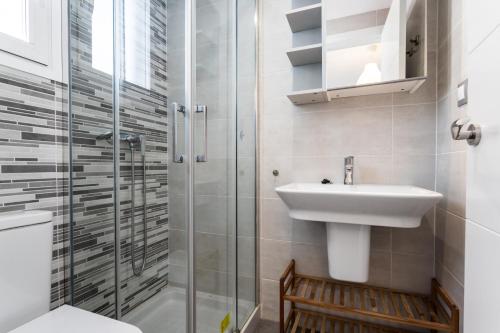 Ett badrum på Sur Suites La Dorada 3