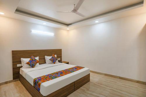 a bedroom with a bed and a ceiling at FabHotel Unique Stay in Noida