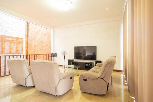 TV a/nebo společenská místnost v ubytování Royal Retreat ,Kandy